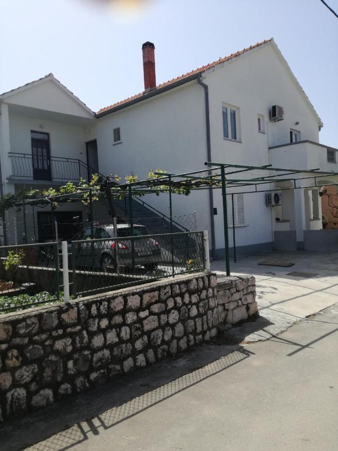 Apartmani Lukacic Biograd Na Moru Esterno foto